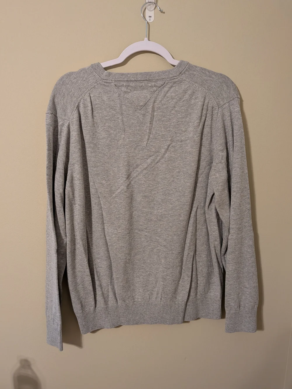 Tommy Hilfiger Men's V-Neck Sweater in Heather Gray